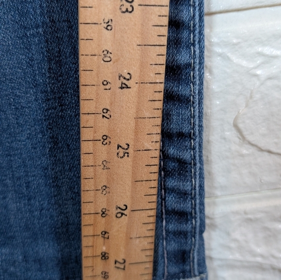 338-True Religion Women's Classic Blue Straight Leg Jeans - Picture 6 of 8